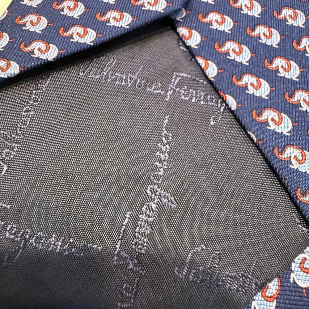 Salvatore Ferragamo Mens Silk Tie Navy Blue Elephant Print Italy 3.25 Inch Width